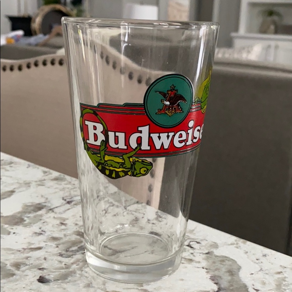 COPY - Budweiser frogs pint glass